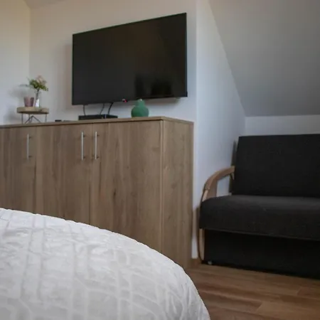 Nagy-zatonyi Vendeghaz Tatil Evi *