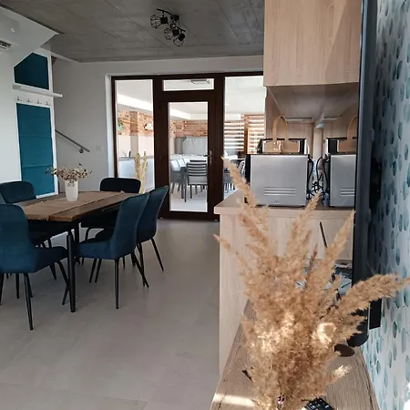 Nagy-zatonyi Vendeghaz Tatil Evi *